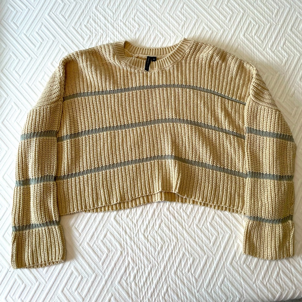 Crop Sweater (size M)
